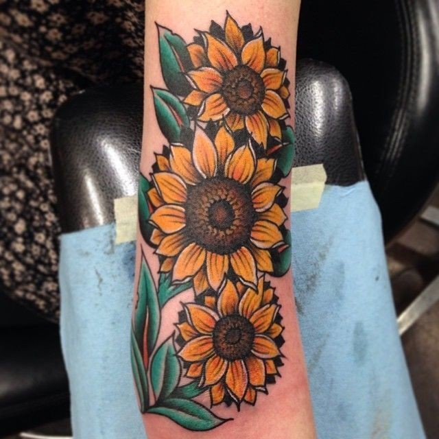 35 Stunning Feminine Sunflower Tattoo Ideas